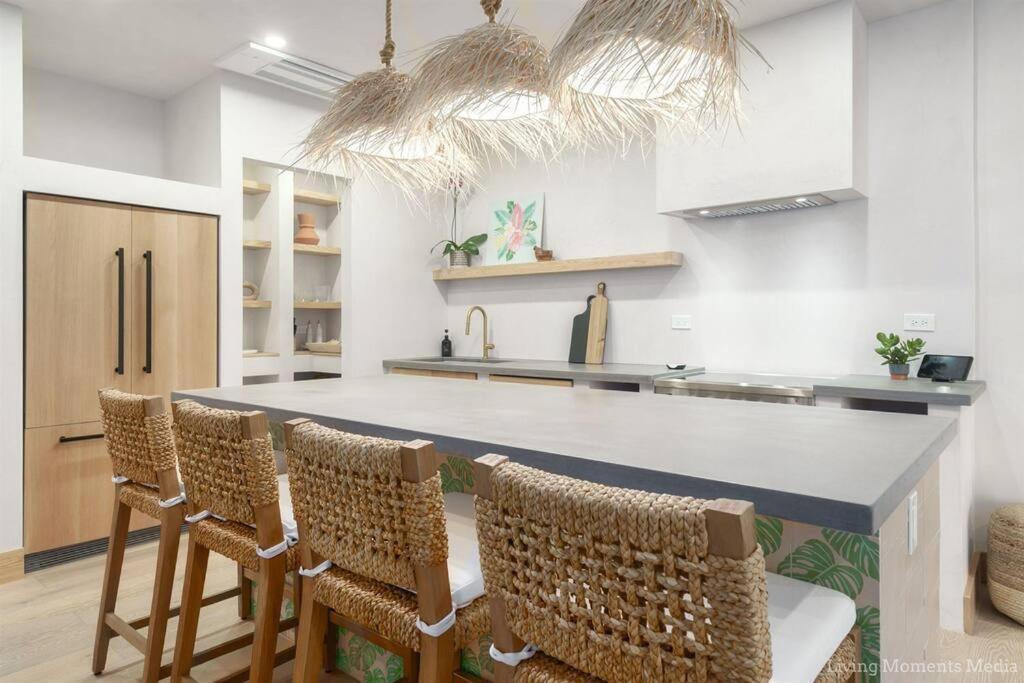 Апартаменты Aloha Moon - A Chic And Dreamy Modern Tropical Hideaway! Уэйлея Экстерьер фото