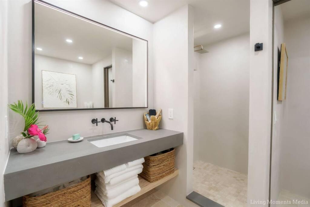 Апартаменты Aloha Moon - A Chic And Dreamy Modern Tropical Hideaway! Уэйлея Экстерьер фото